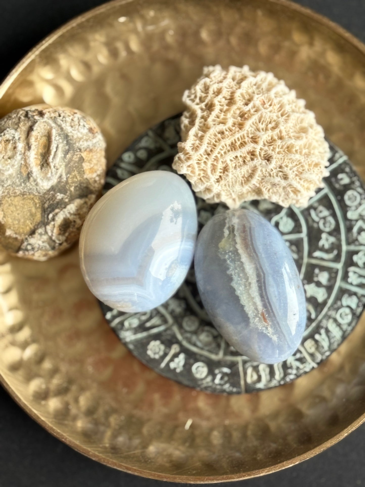 Mėlynasis nėriniuotas agatas