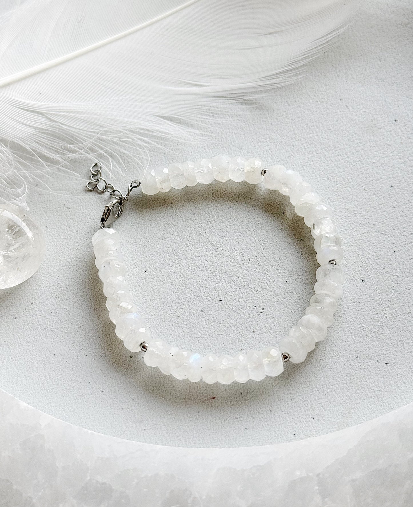 Mėnulio akmens apyrankė