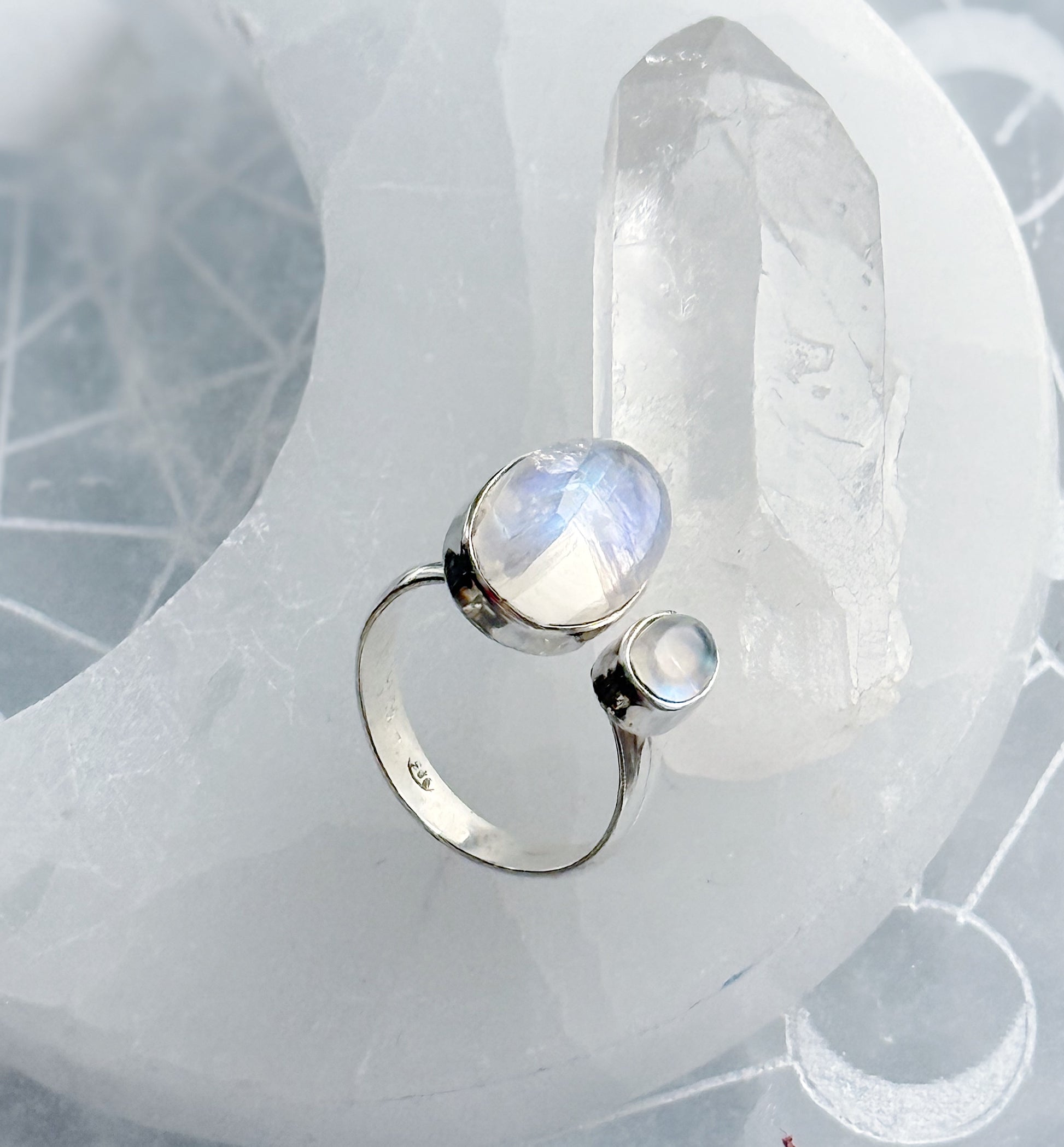 Mėnulio akmens žiedas "Šviesa"