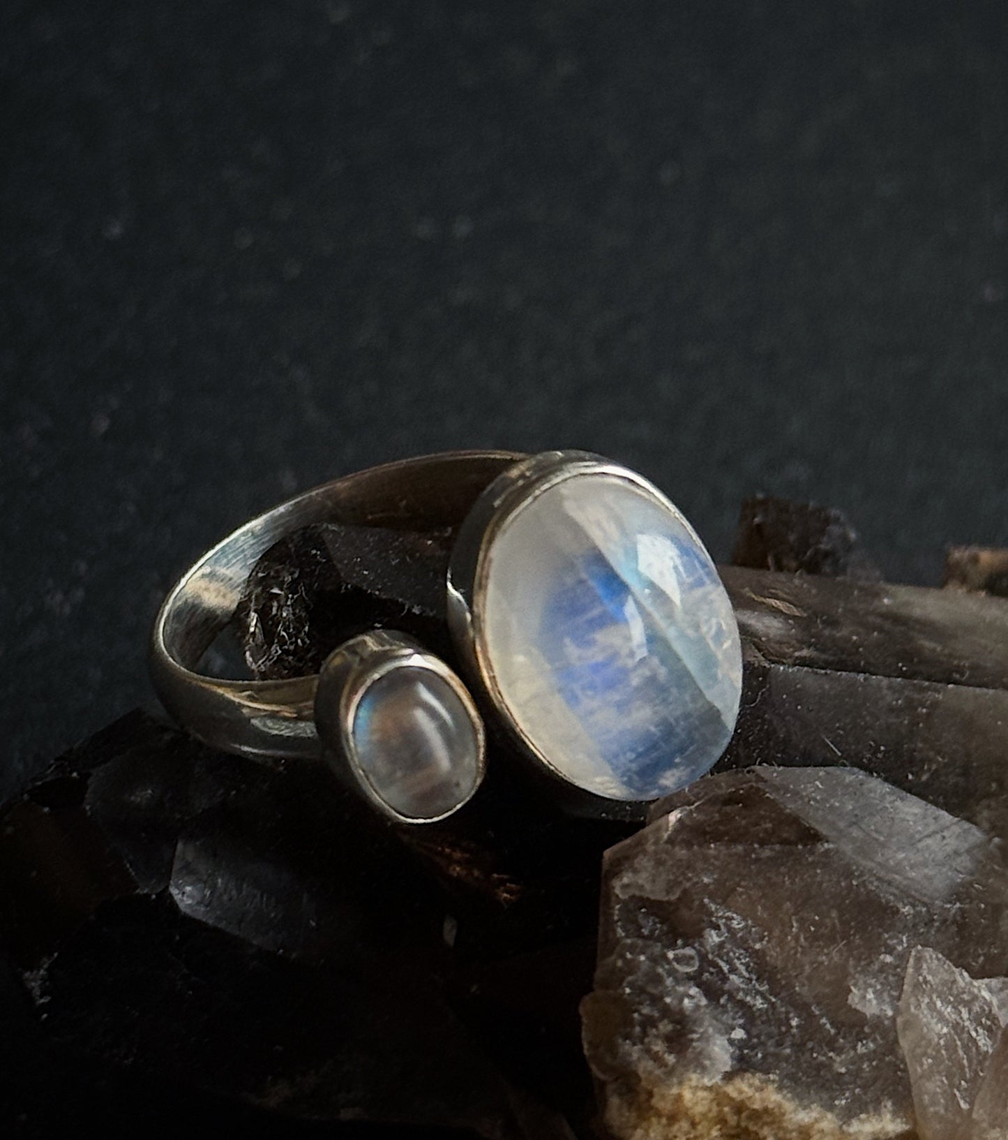 Mėnulio akmens žiedas "Šviesa"