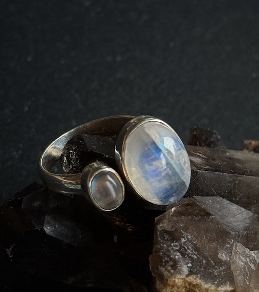 Mėnulio akmens žiedas "Šviesa"