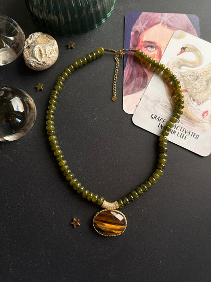 Nefrito ir tigro akies kaklo papuošalas