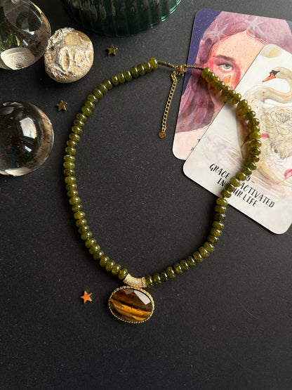 Nefrito ir tigro akies kaklo papuošalas