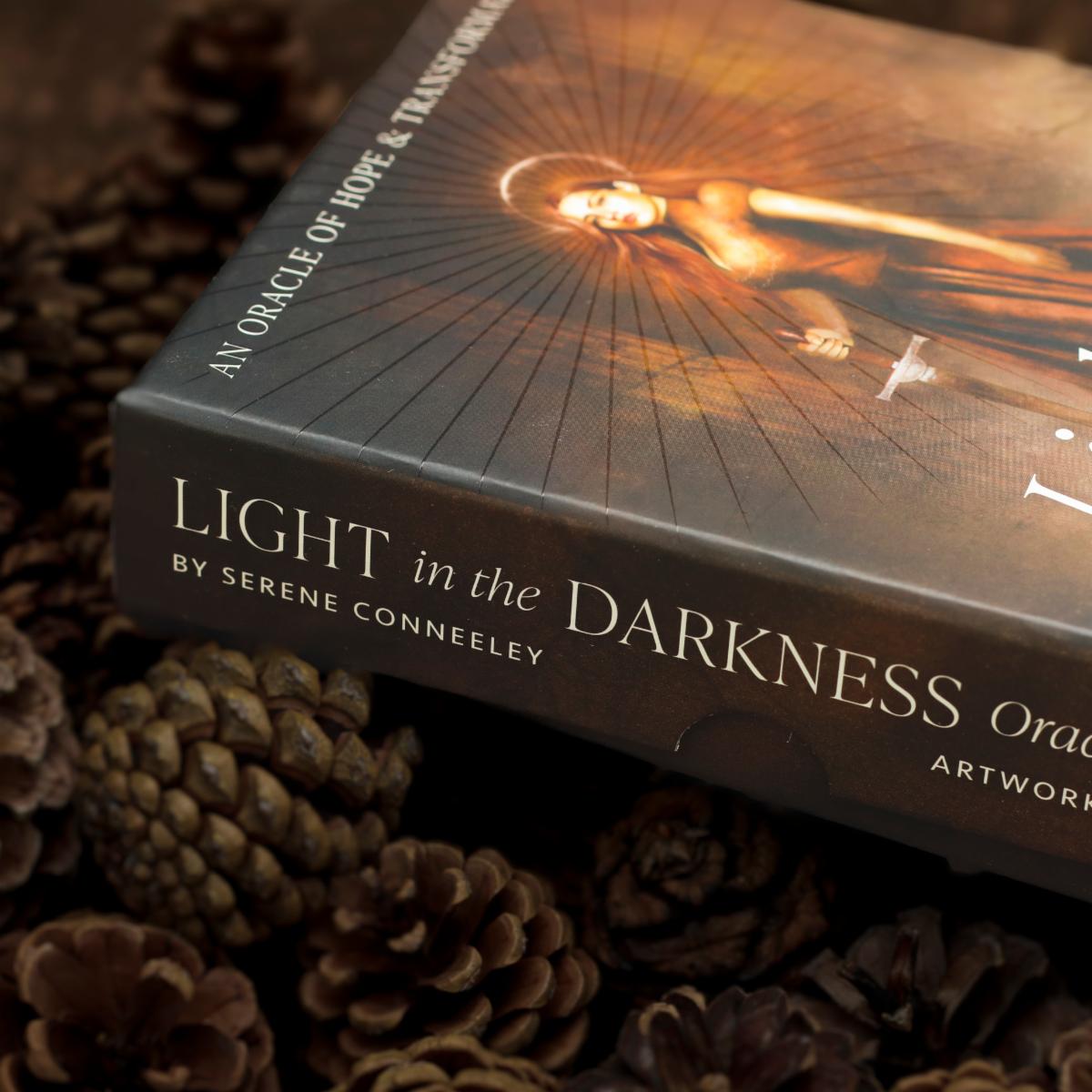 Orakulo kortos „Light in the Darkness Oracle"