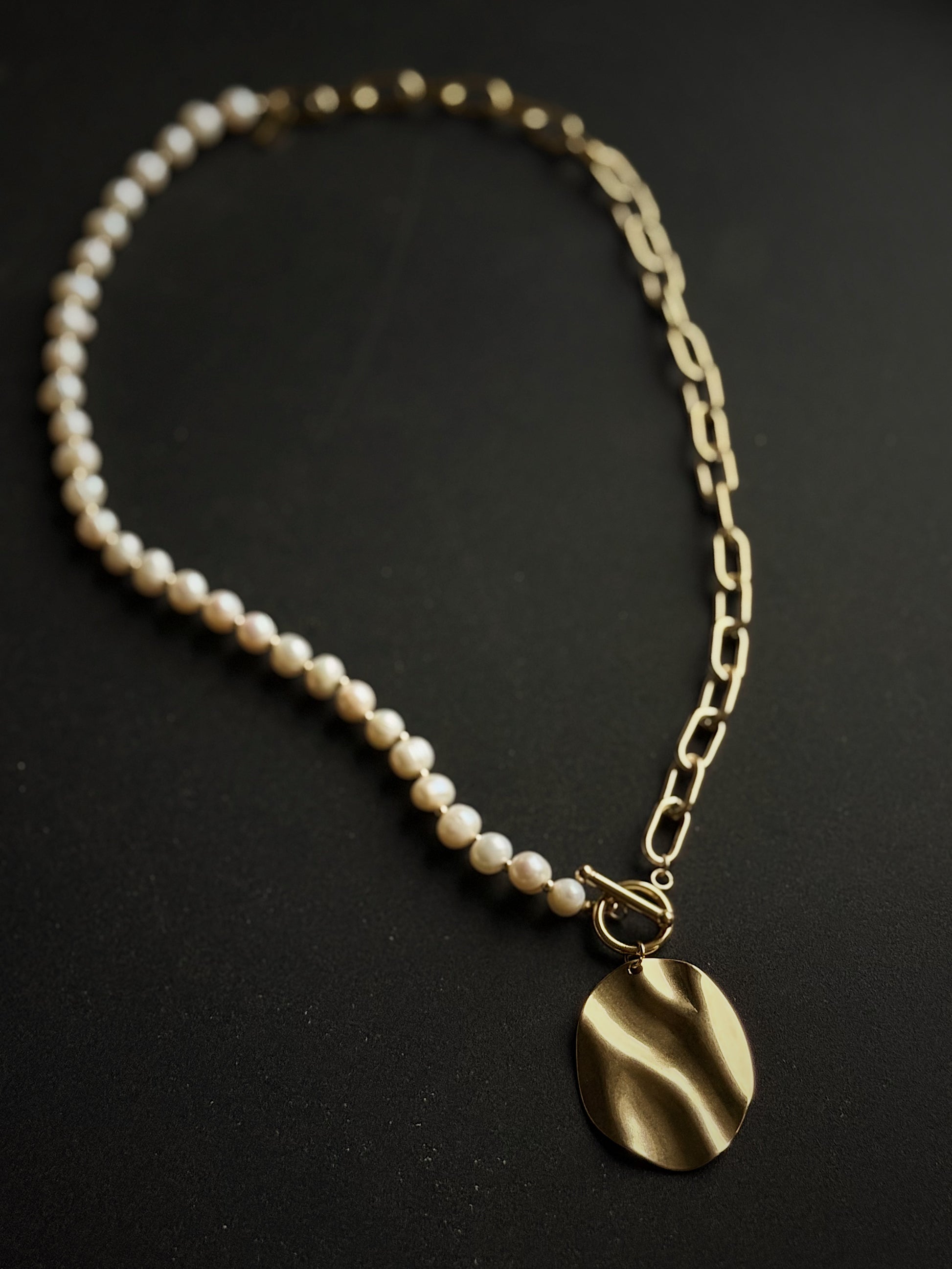 Perlų kaklo papuošalas "Afroditė"