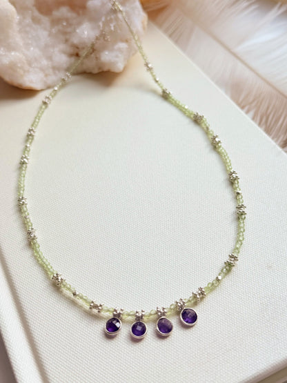 Prenito ir ametisto kristalų kaklo vėrinys