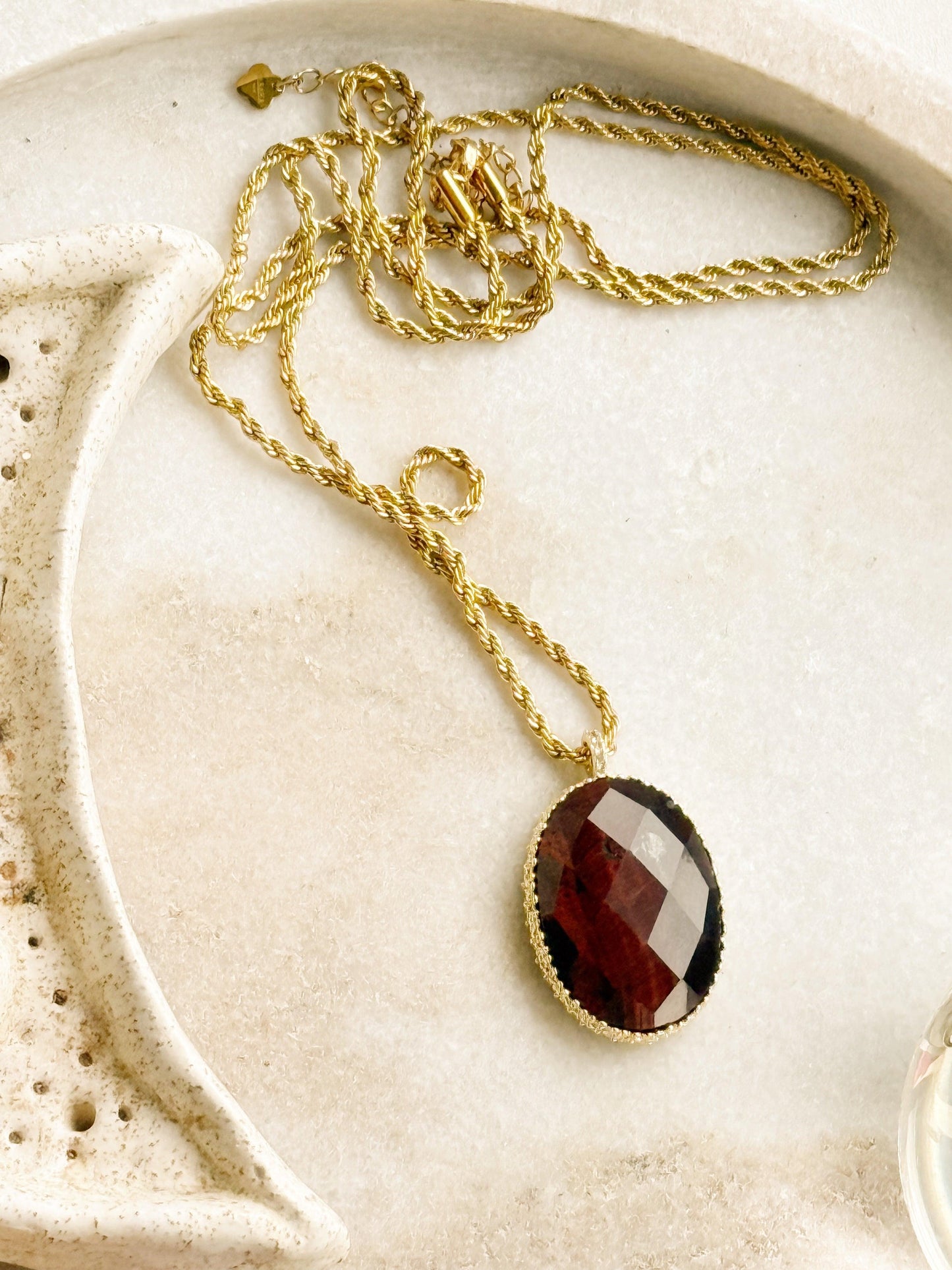 Raudonojo tigro akies kaklo papuošalas "Ugnies valdovė"