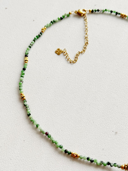 Rubino zoisito kaklo vėrinys