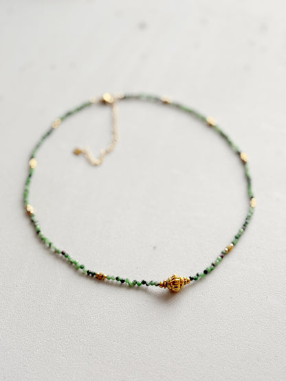 Rubino zoisito kaklo vėrinys