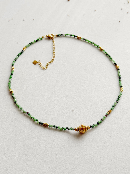 Rubino zoisito kaklo vėrinys