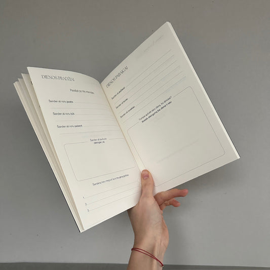 Saviugdos užrašų knygutės su odiniu viršeliu