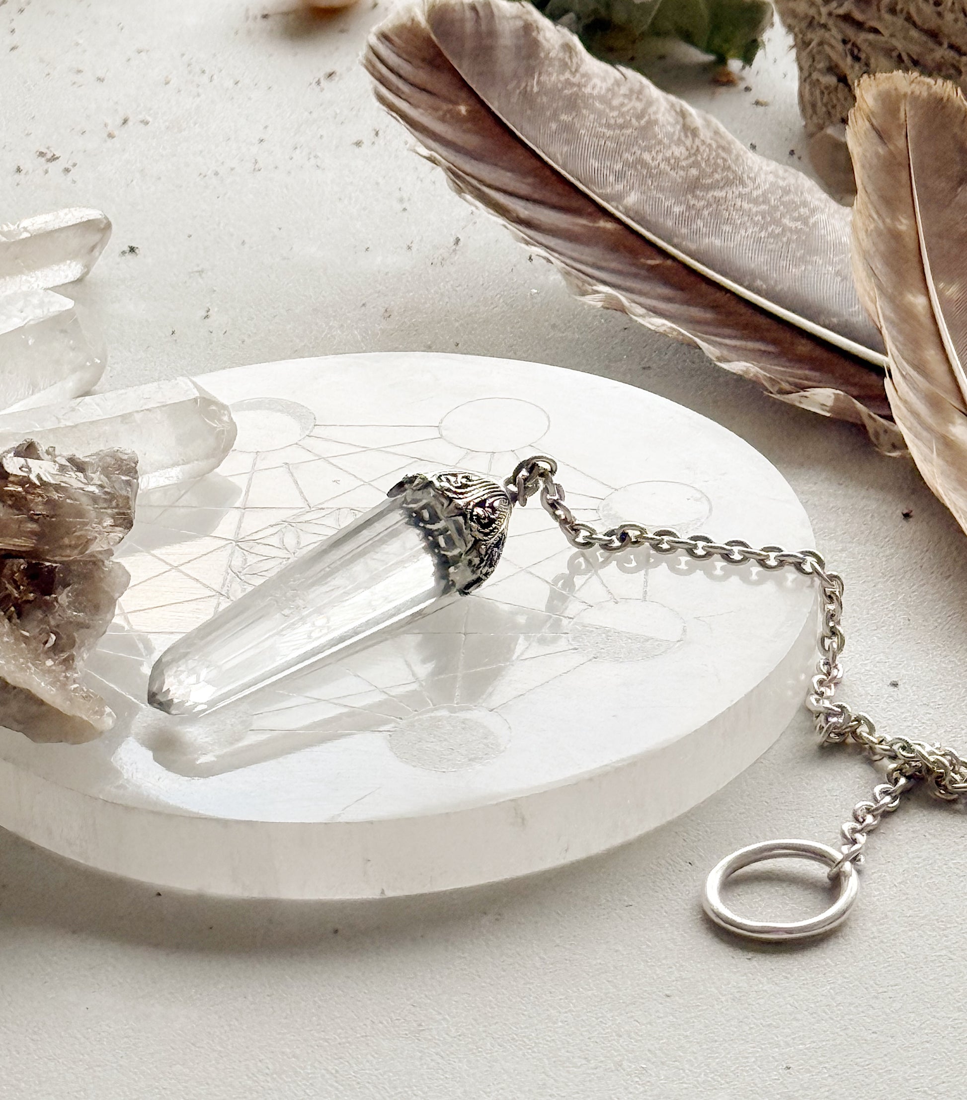 Sidabrinė Kalnų Krištolo Švytuoklė