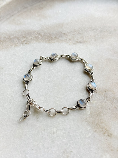 Sidabrinė apyrankė su Mėnulio akmenimis