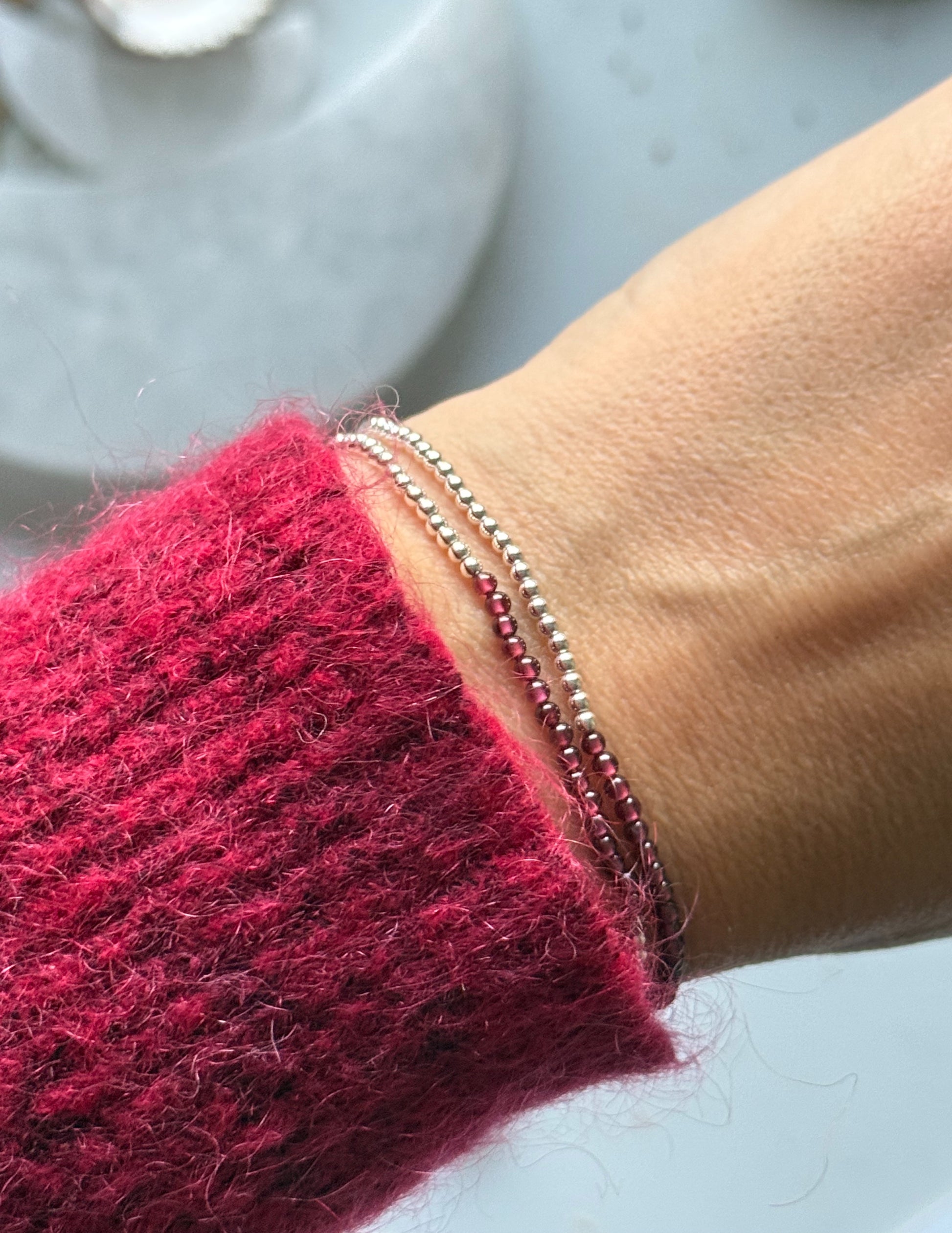 Sidabrinė apyrankė su granatais