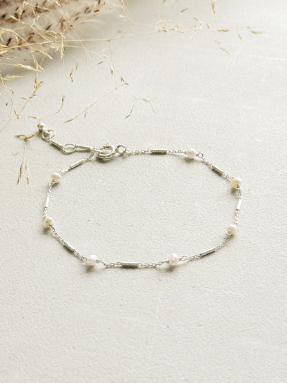 Sidabrinė apyrankė su perlais