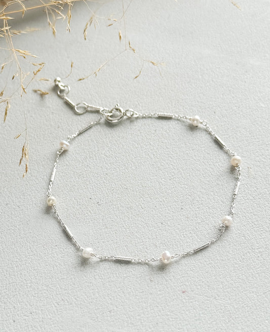 Sidabrinė apyrankė su perlais