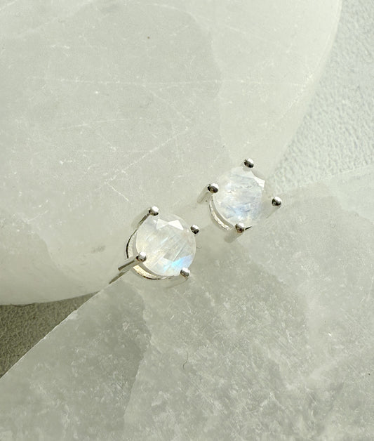 Sidabriniai auskarai "Mėnulio akmuo"