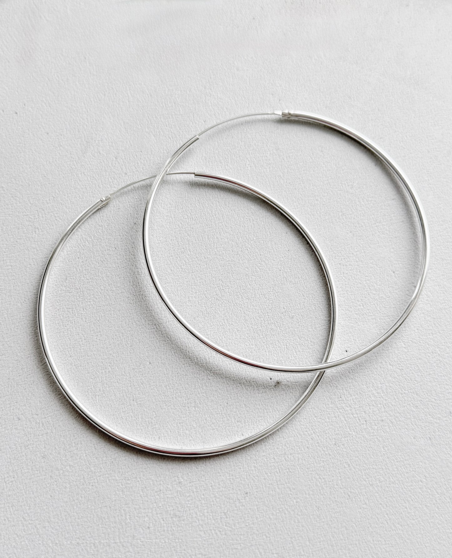 Sidabriniai auskarai rinkės