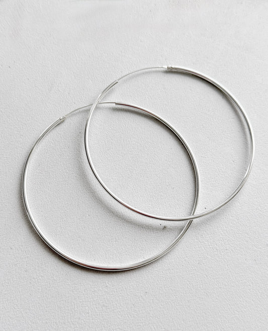 Sidabriniai auskarai rinkės