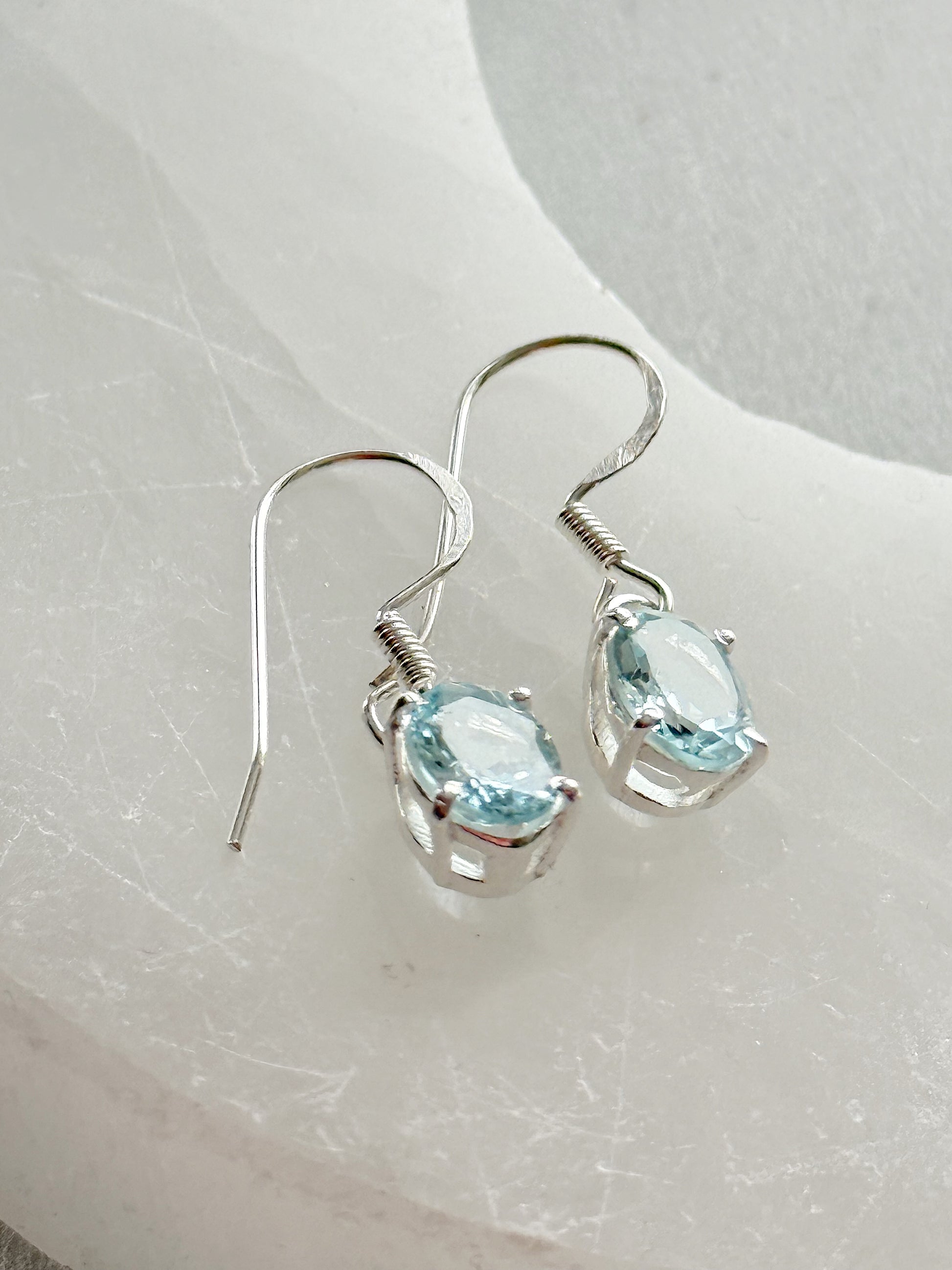 Sidabriniai auskarai su akvamarinais