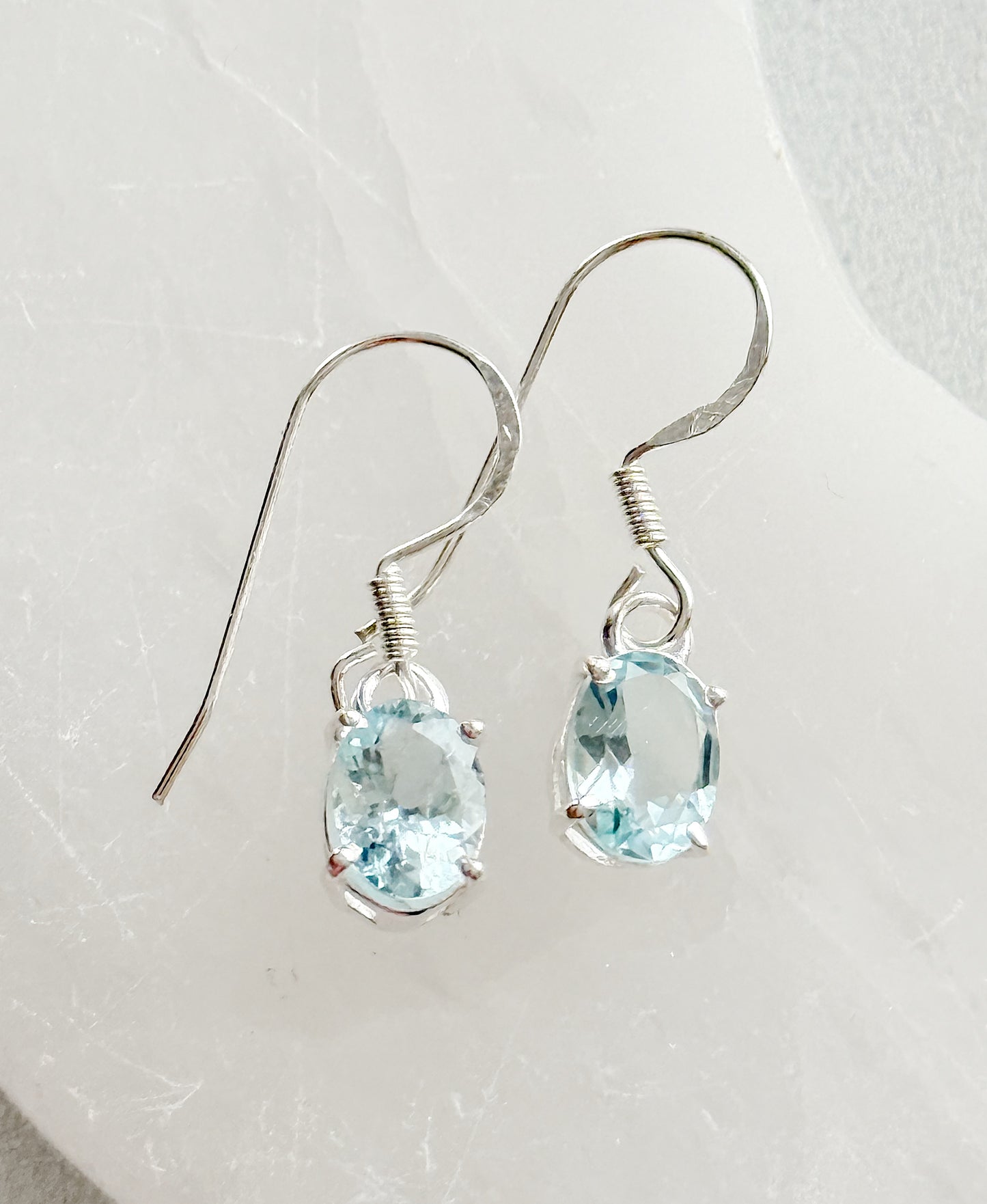 Sidabriniai auskarai su akvamarinais