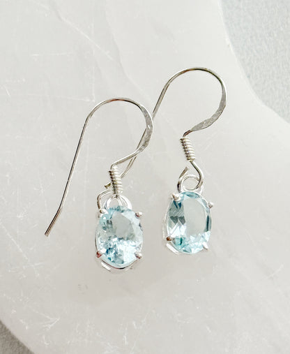 Sidabriniai auskarai su akvamarinais