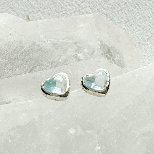 Sidabriniai auskarai su topazo kristalais "Širdelė"