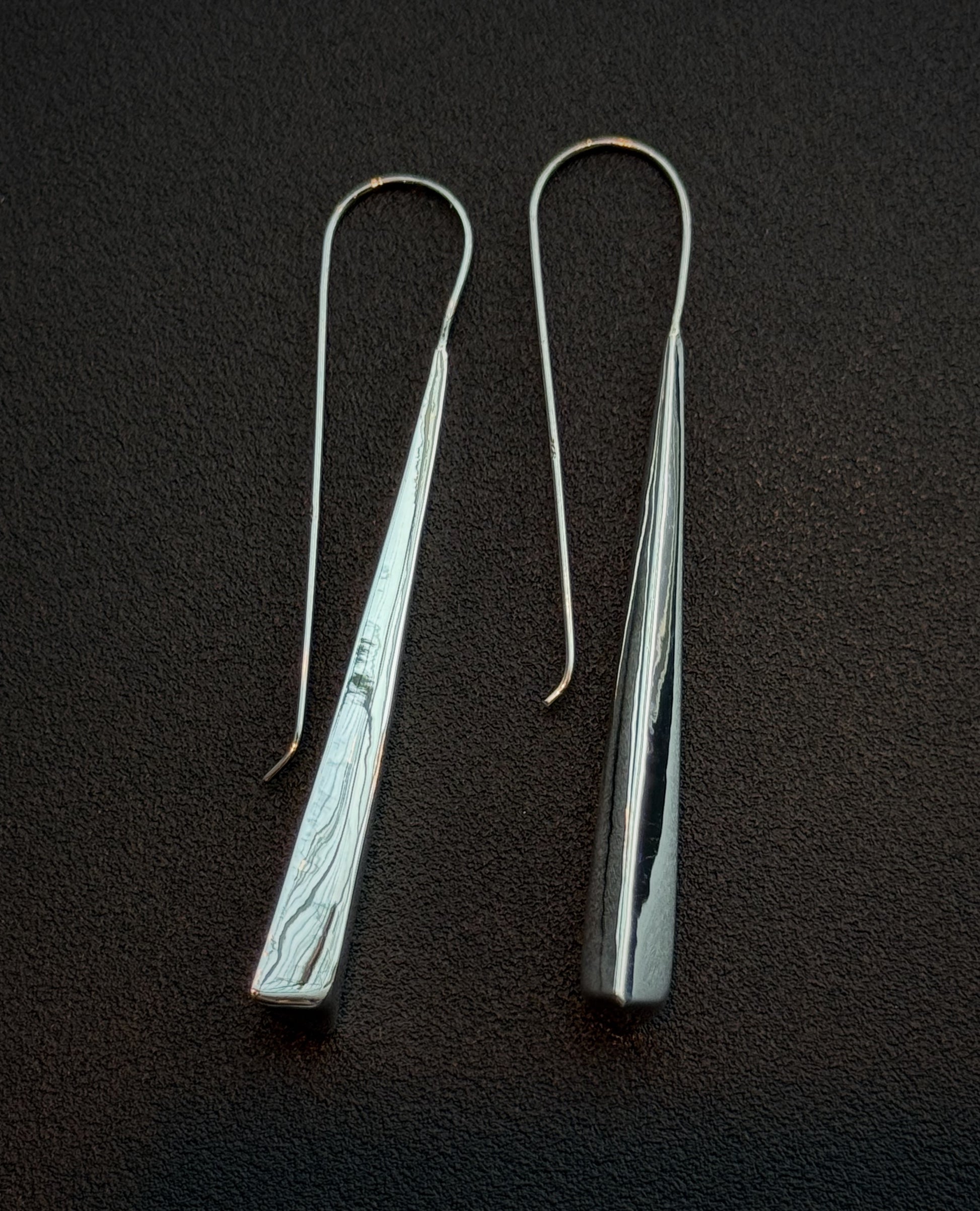 Sidabriniai ilgi auskarai