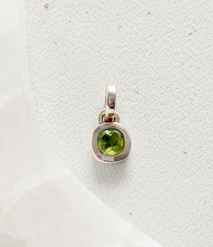 Sidabrinis Peridoto pakabukas