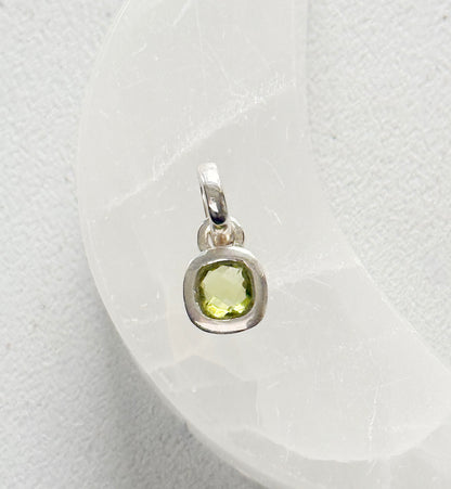 Sidabrinis Peridoto pakabukas