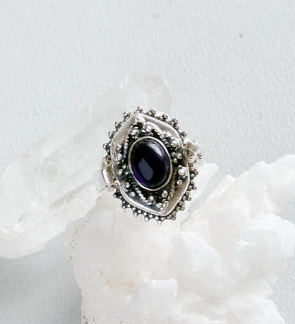 Sidabrinis Žiedas "Ametisto paslaptis"