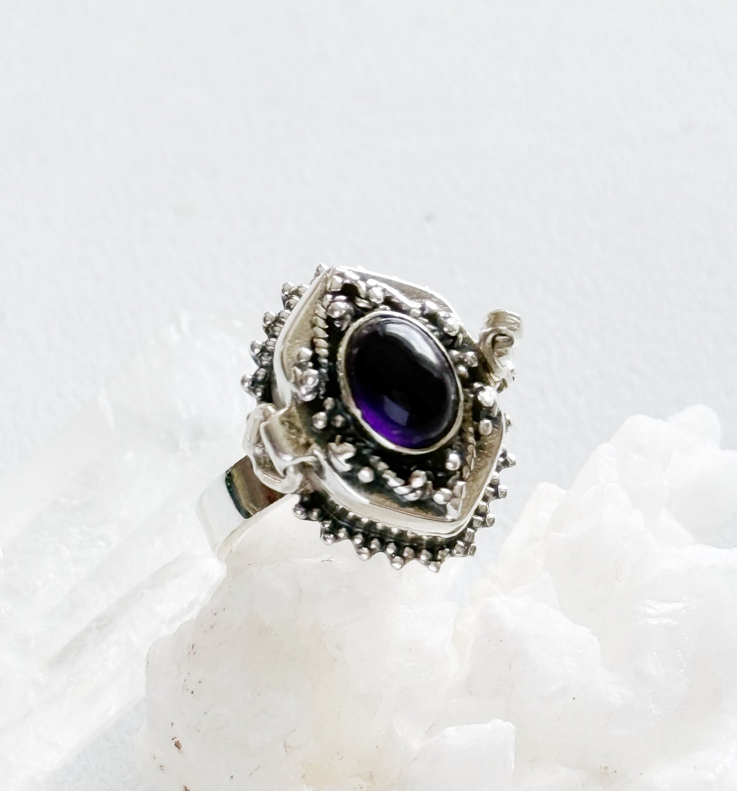 Sidabrinis Žiedas "Ametisto paslaptis"