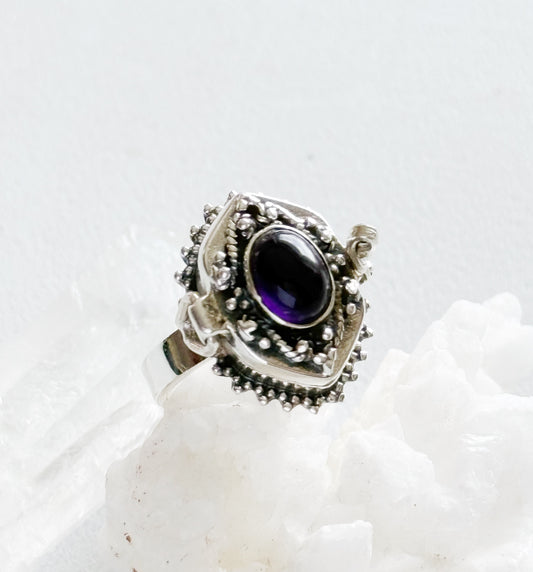 Sidabrinis Žiedas "Ametisto paslaptis"