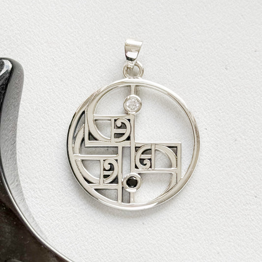 Sidabrinis pakabukas „Yin Yang“