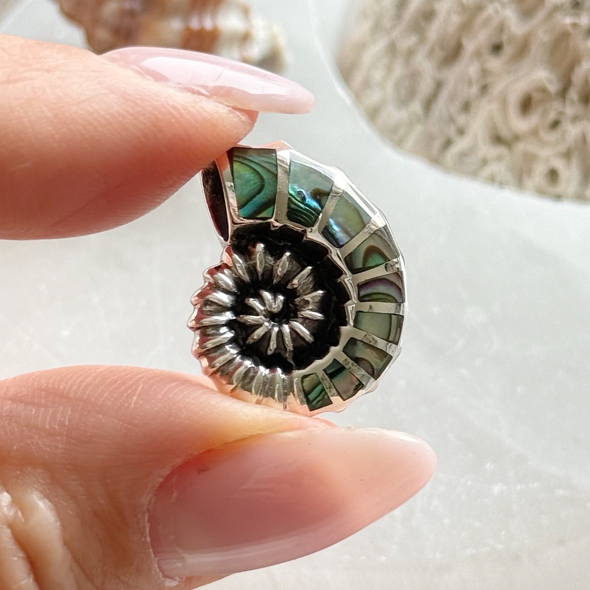 Sidabrinis perluotės pakabukas “Jūros gelmė”