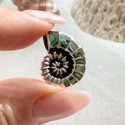 Sidabrinis perluotės pakabukas “Jūros gelmė”