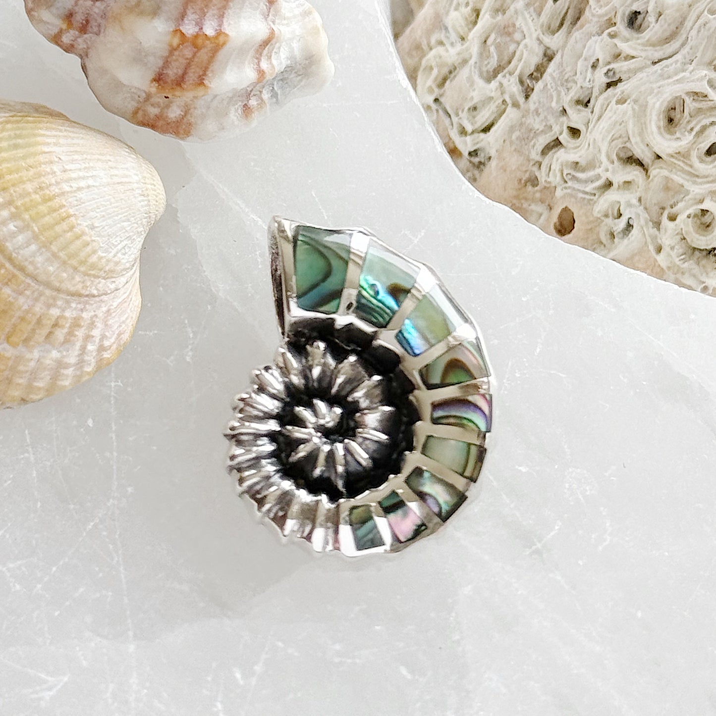 Sidabrinis perluotės pakabukas “Jūros gelmė”