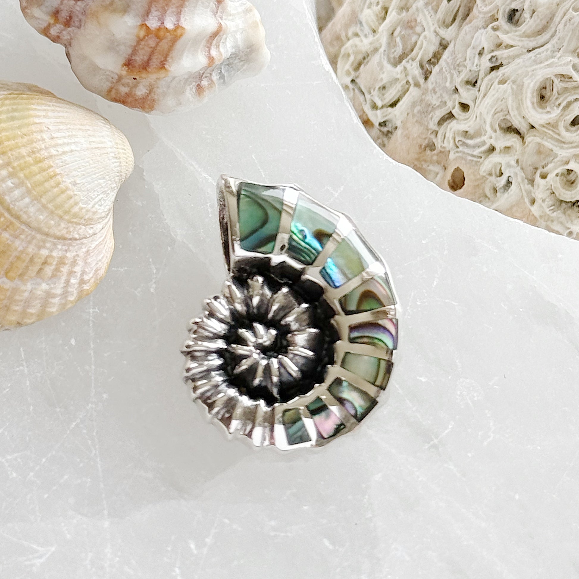 Sidabrinis perluotės pakabukas “Jūros gelmė”