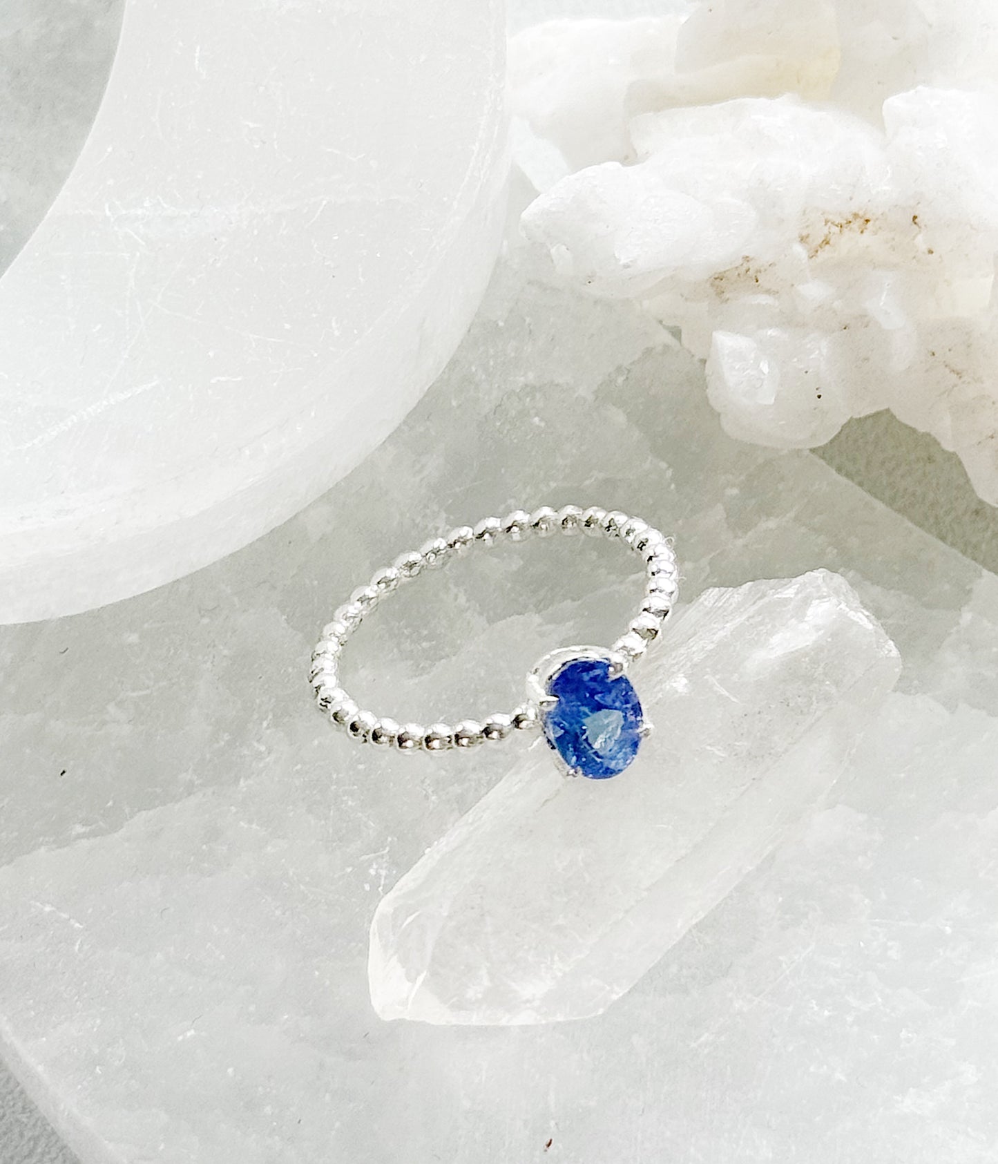 Sidabrinis tanzanito žiedas