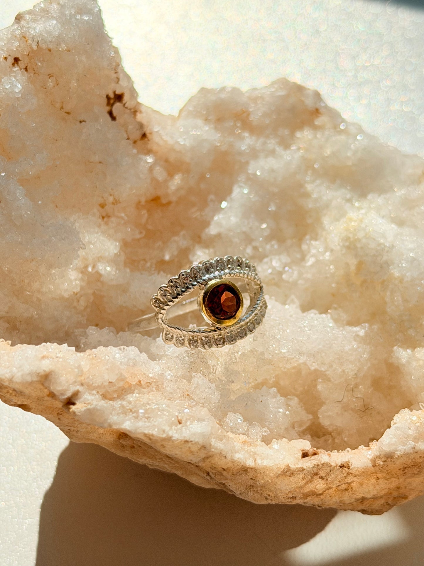 Sidabrinis žiedas “Granato akis” 16 dydis