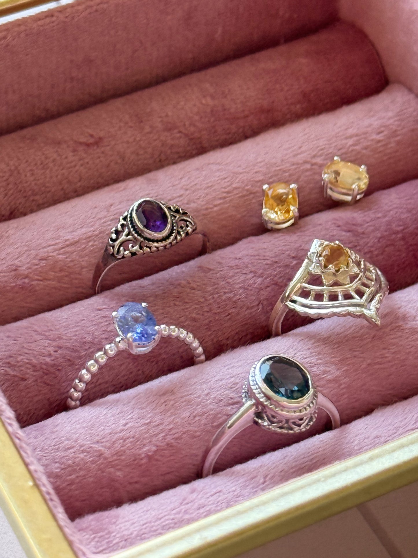 Sidabrinis žiedas su ametistu