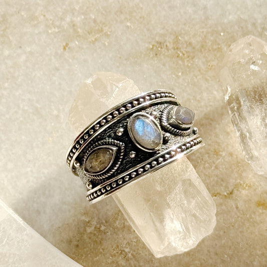 Sidabrinis žiedas “Labradorito galia”