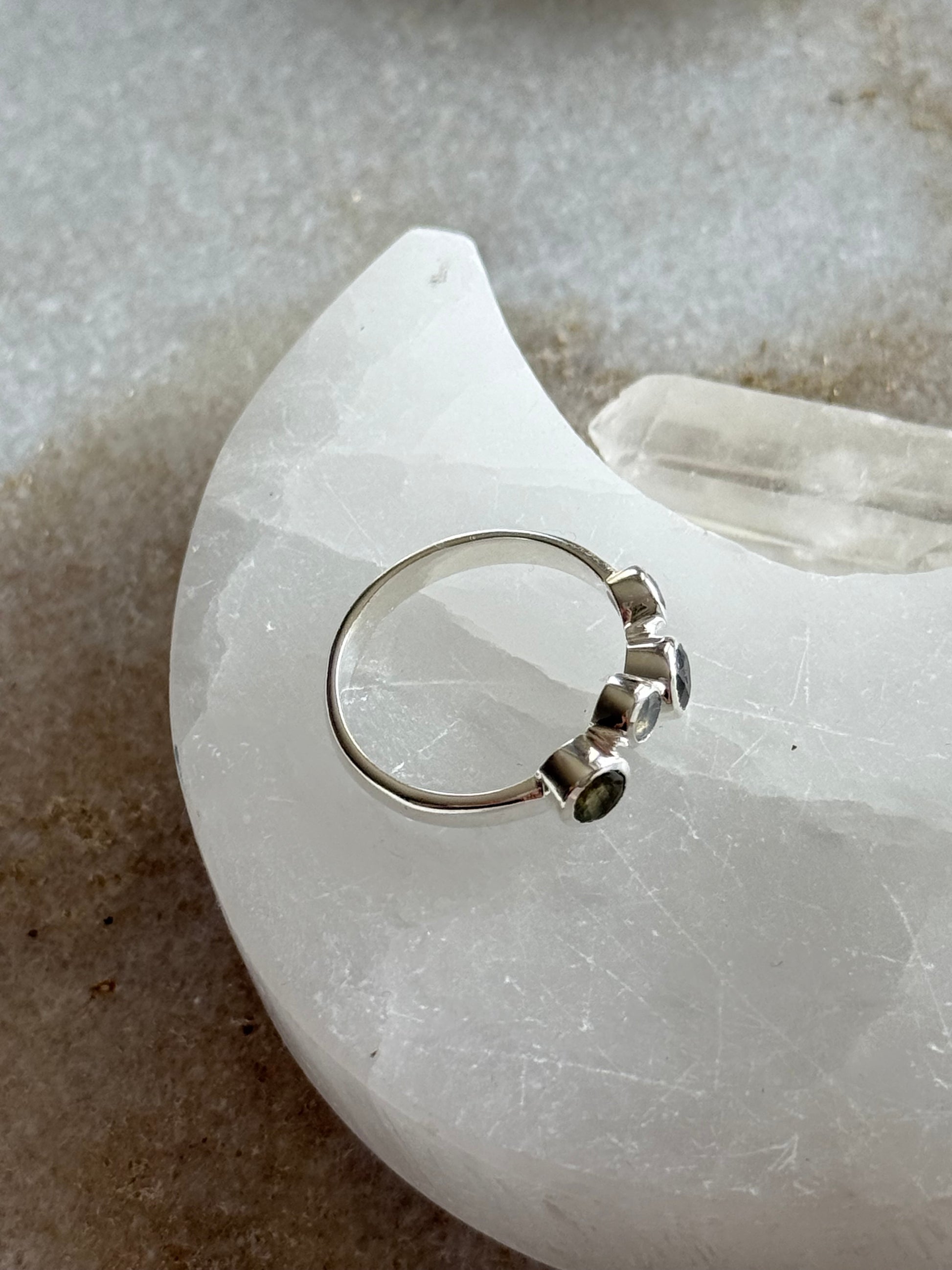 Sidabrinis žiedas “Labradorito lašeliai”