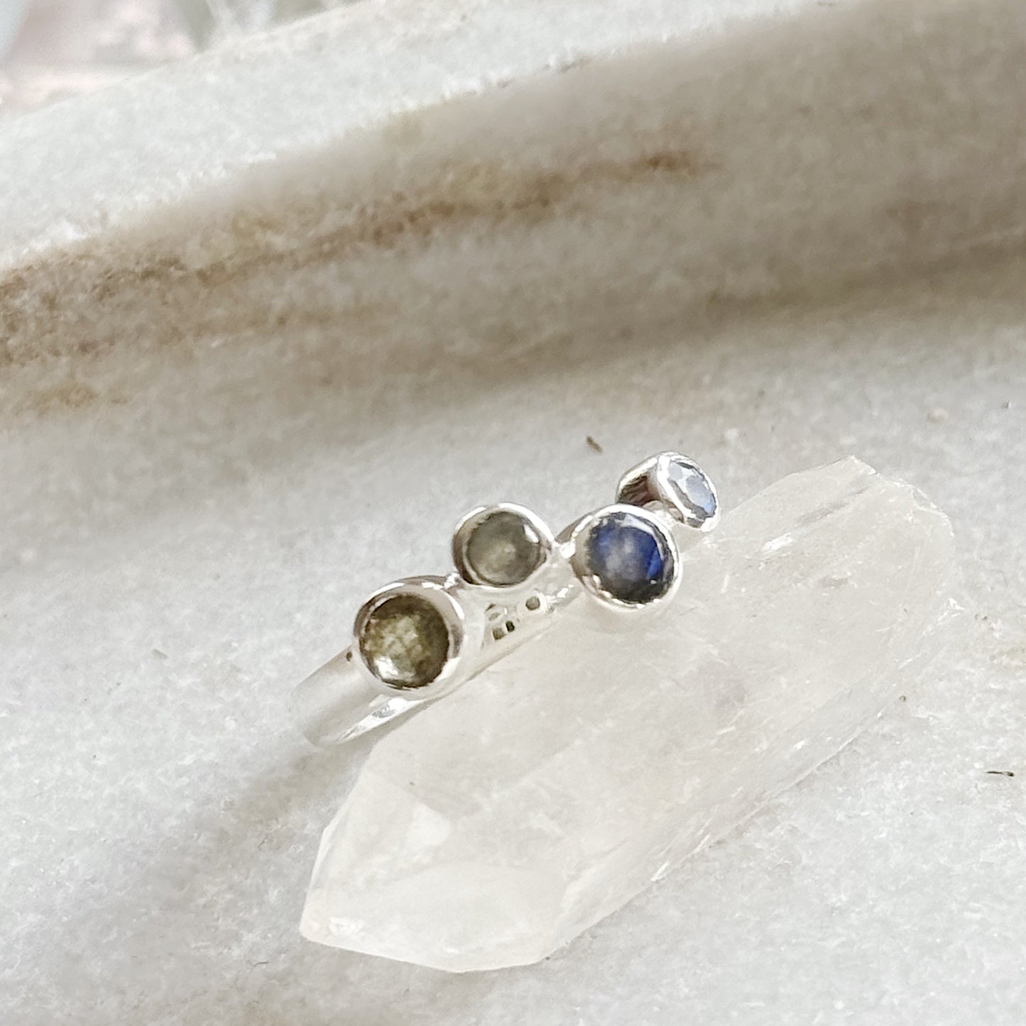 Sidabrinis žiedas “Labradorito lašeliai”