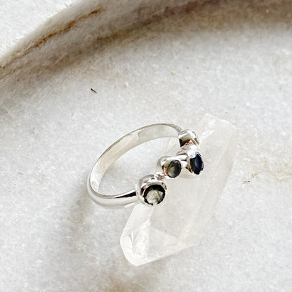 Sidabrinis žiedas “Labradorito lašeliai”