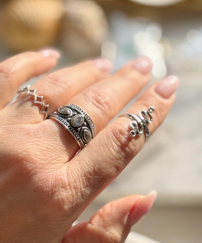 Sidabrinis žiedas “Mėnulio karūna”