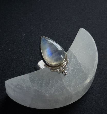 Sidabrinis žiedas "Mėnulio lašas"