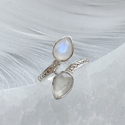 Sidabrinis žiedas “Mėnulio lašas”