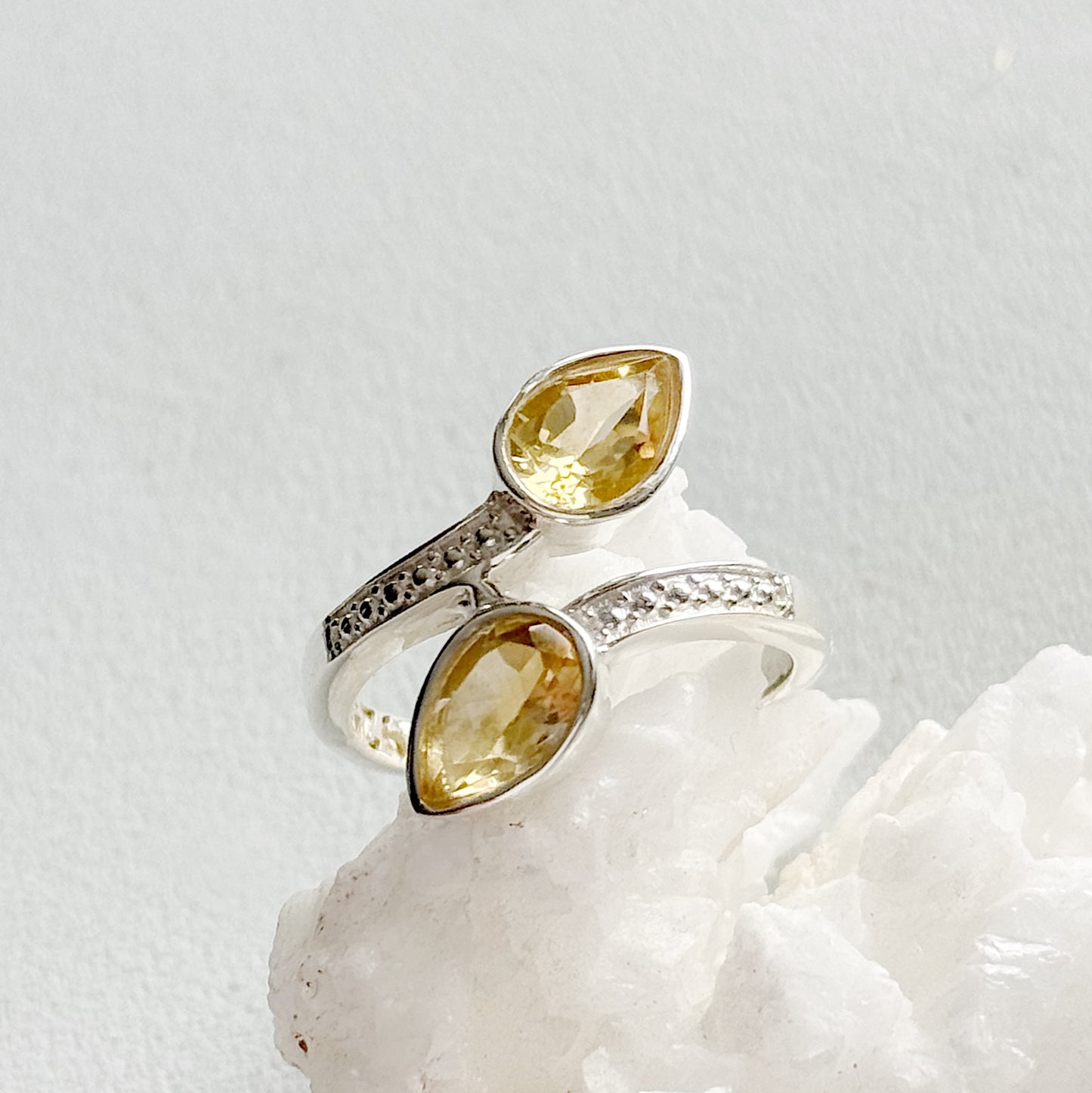 Sidabrinis žiedas su Citrinu “Saulės lašas”