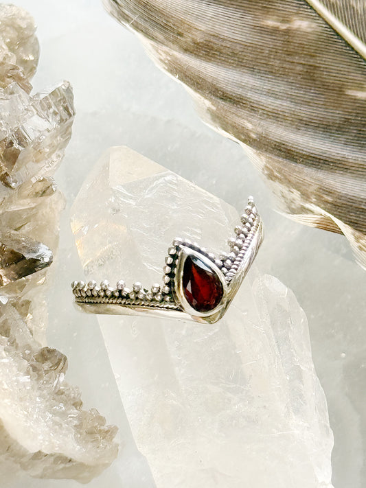 Sidabrinis žiedas su Granatu